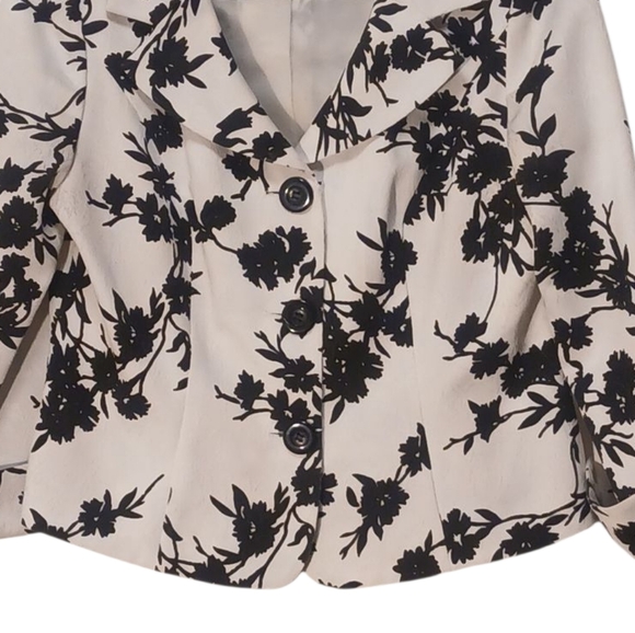 Emma James - White & Black Floral Jacket, Single Breasted, Long Sleeve, - Picture 11 of 12